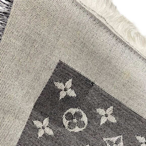LOUIS VUITTON Shawl Monogram Denim Noir - Scarf Silk Wool 320-070125 - Picture 8 of 11